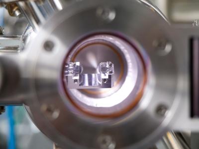 UHV system for photoemission and surface analysis - SPECS