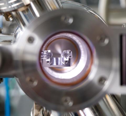 UHV system for photoemission and surface analysis - SPECS