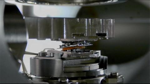 UHV exfoliation system